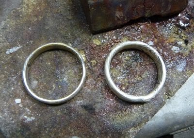 rundgeschmiedete Mokume Gane Ringe