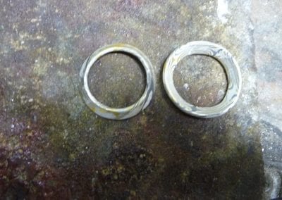 Halbumgedrehte Ringe