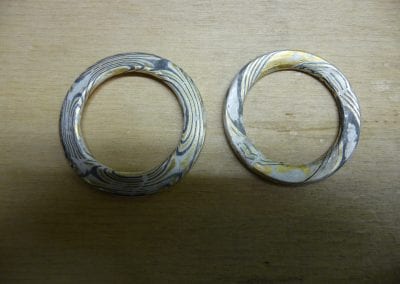Halbumgedrehte Ringe