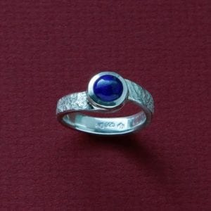 Eisschlogring mit Lapislazuli