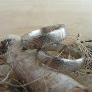 Spiegelbilbliche Ringe