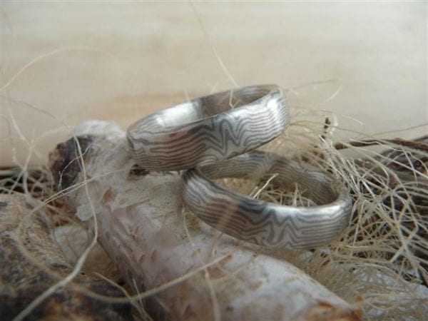 Spiegelbilbliche Ringe