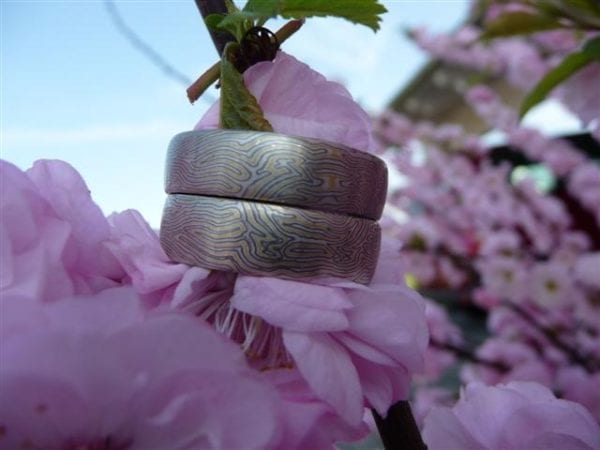 Spiegelbildliche Ringe