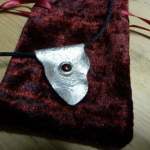 Schmiedeanhänger mit Granat
