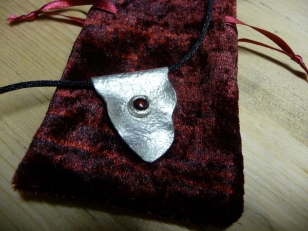 Schmiedeanhänger mit Granat