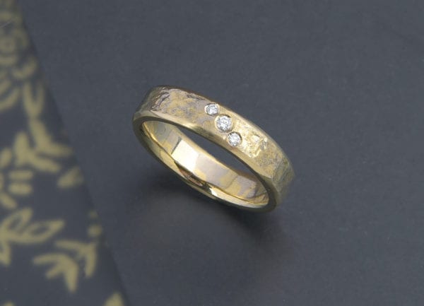 Mokume Gane ring mit feinen Eisschlag mit Brillanten