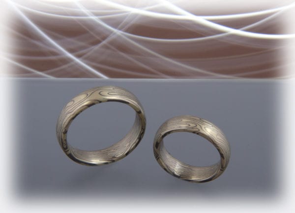 Spiegelbildliche Mokume Gane Ringe in Grüngold 585 und Palladium 500