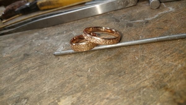 Eisschlagringe in Rotgold 750